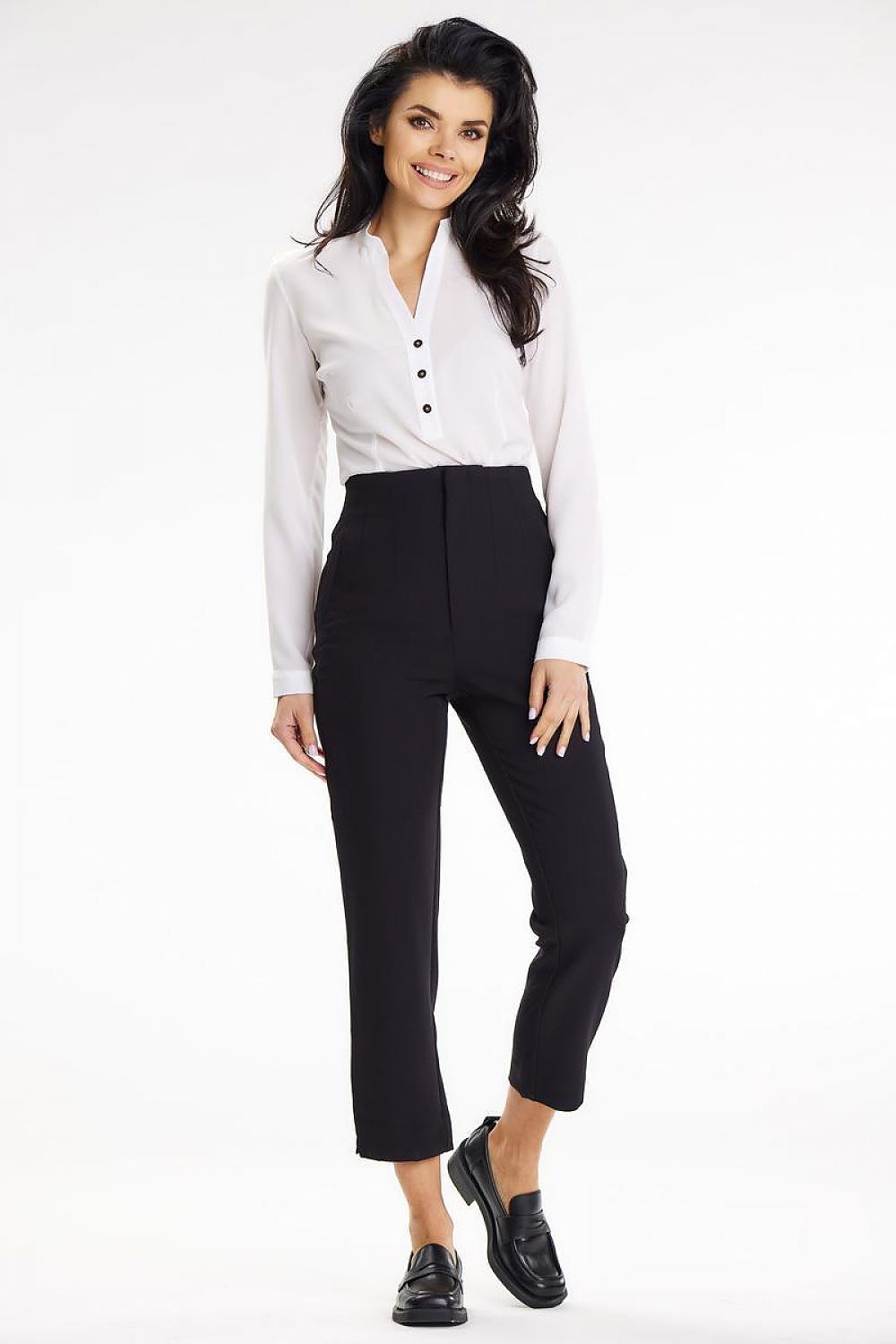 Luxurious awama stand-up blouse featuring a heart neckline and elegant buttoned cuff sleeves, perfect for sophisticated office and casual wear.