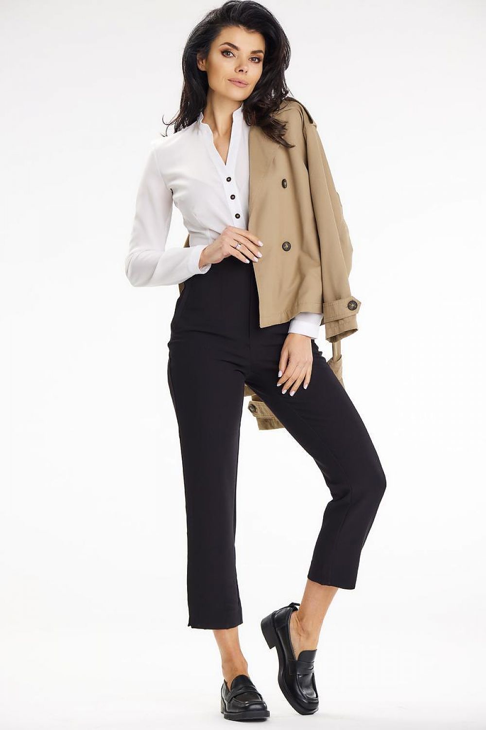 Close-up view of the heart neckline design on the luxurious awama stand-up blouse, showcasing exquisite craftsmanship.