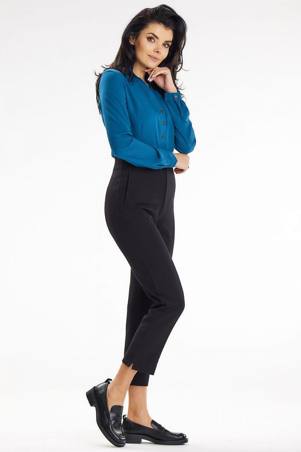 Chic long-sleeved blouse from Awama, designed with decorative pleats and elegant button details.