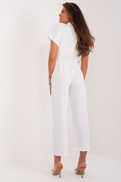 Stylish patch pockets on Italy Moda's elegant women's jumpsuit, blending practicality with sophistication.