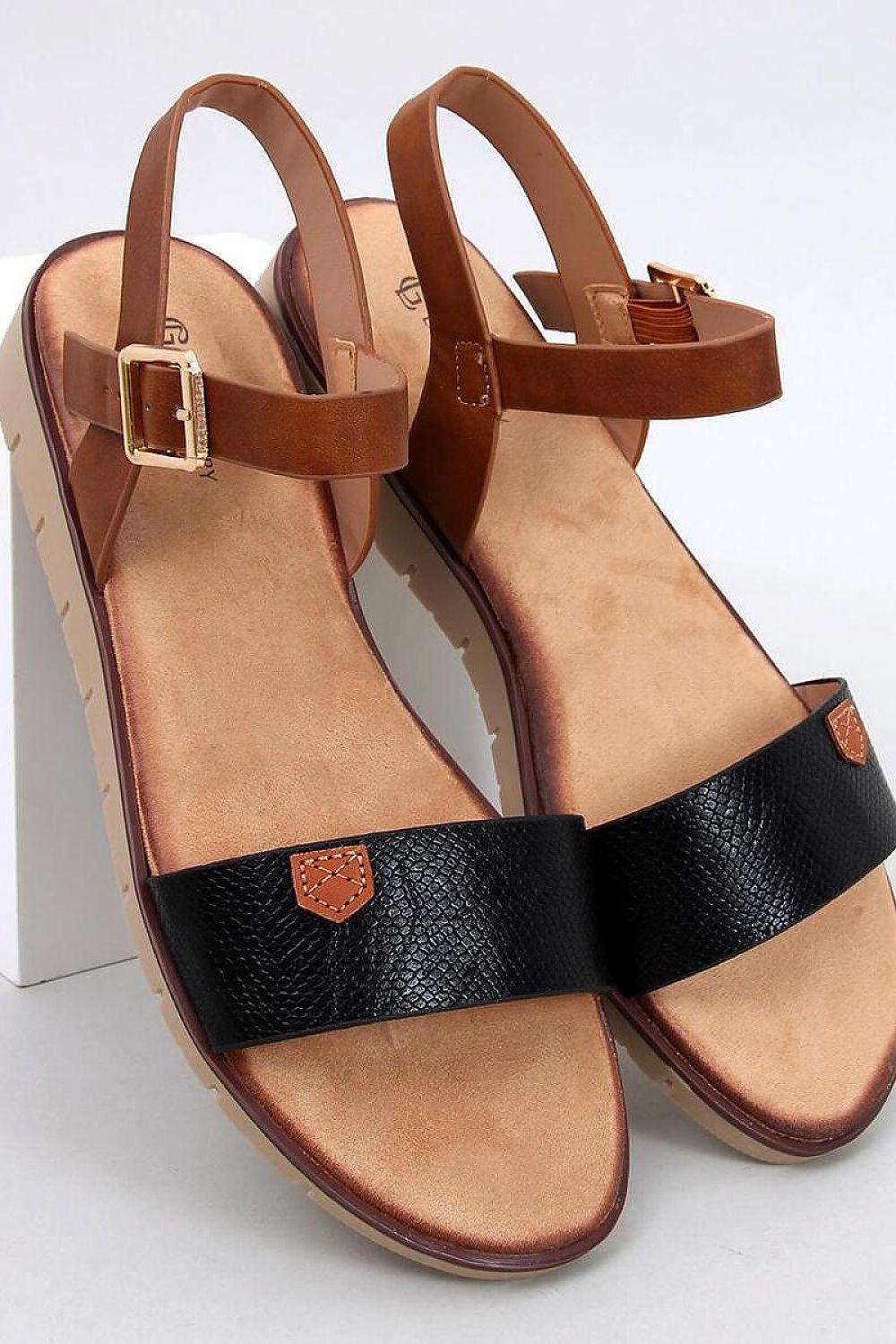 Inello luxurious women's eco-friendly leather sandals featuring a stylish snake skin motif with a 2.5 cm heel, perfect for comfortable elegance.