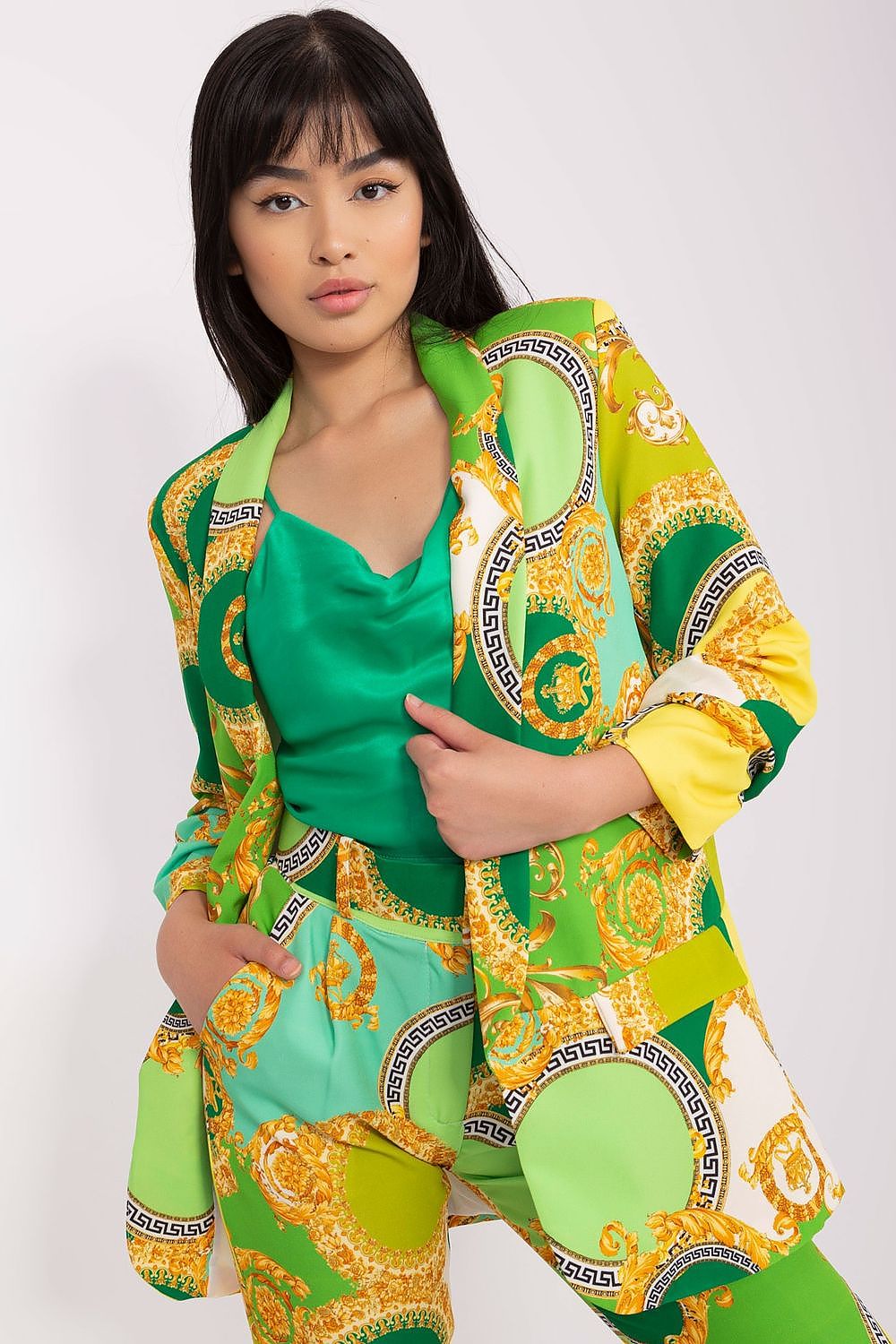 Elegant unbuttoned blazer by Italy Moda featuring a vibrant colourful print, designed for versatility with 3/4 sleeves, perfect for all seasons and occasions.
