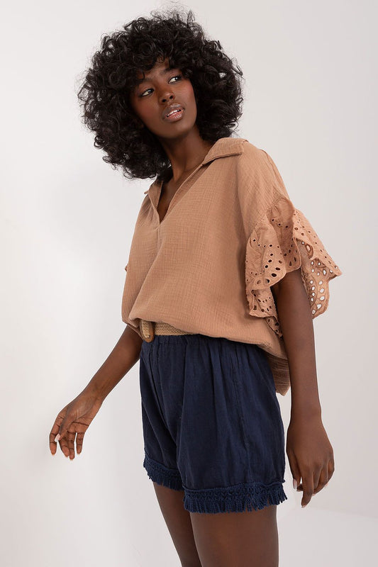 Elegant high-waisted linen-cotton shorts with buckled belt and tassels by Italy Moda, perfect for summer styling.