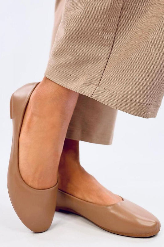 Inello Women's Luxury Classic Ballerina Flats in eco-friendly leather with a comfortable round toe design, showcasing elegance and comfort.