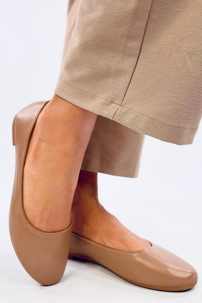 Inello Women's Luxury Classic Ballerina Flats in eco-friendly leather with a comfortable round toe design, showcasing elegance and comfort.