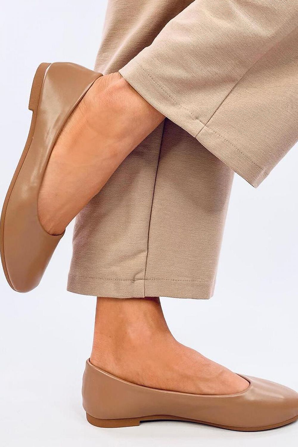 Inello Women's Classic Ballerina Flats in sophisticated eco-friendly leather, designed for ultimate comfort with a stylish silhouette.