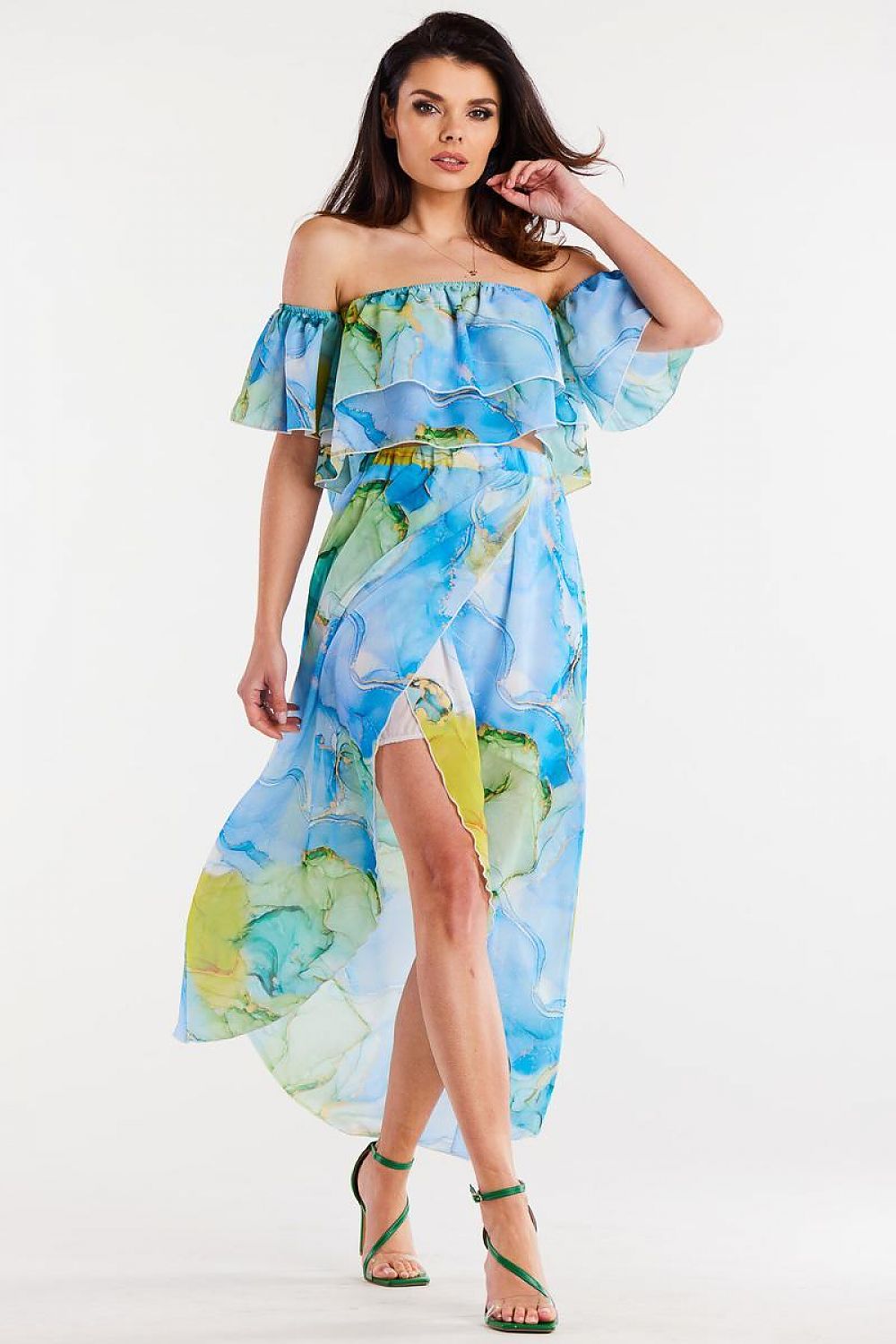 Awama's stylish short chiffon blouse with ruffles, perfect for elegant occasions and luxurious fashion statements.