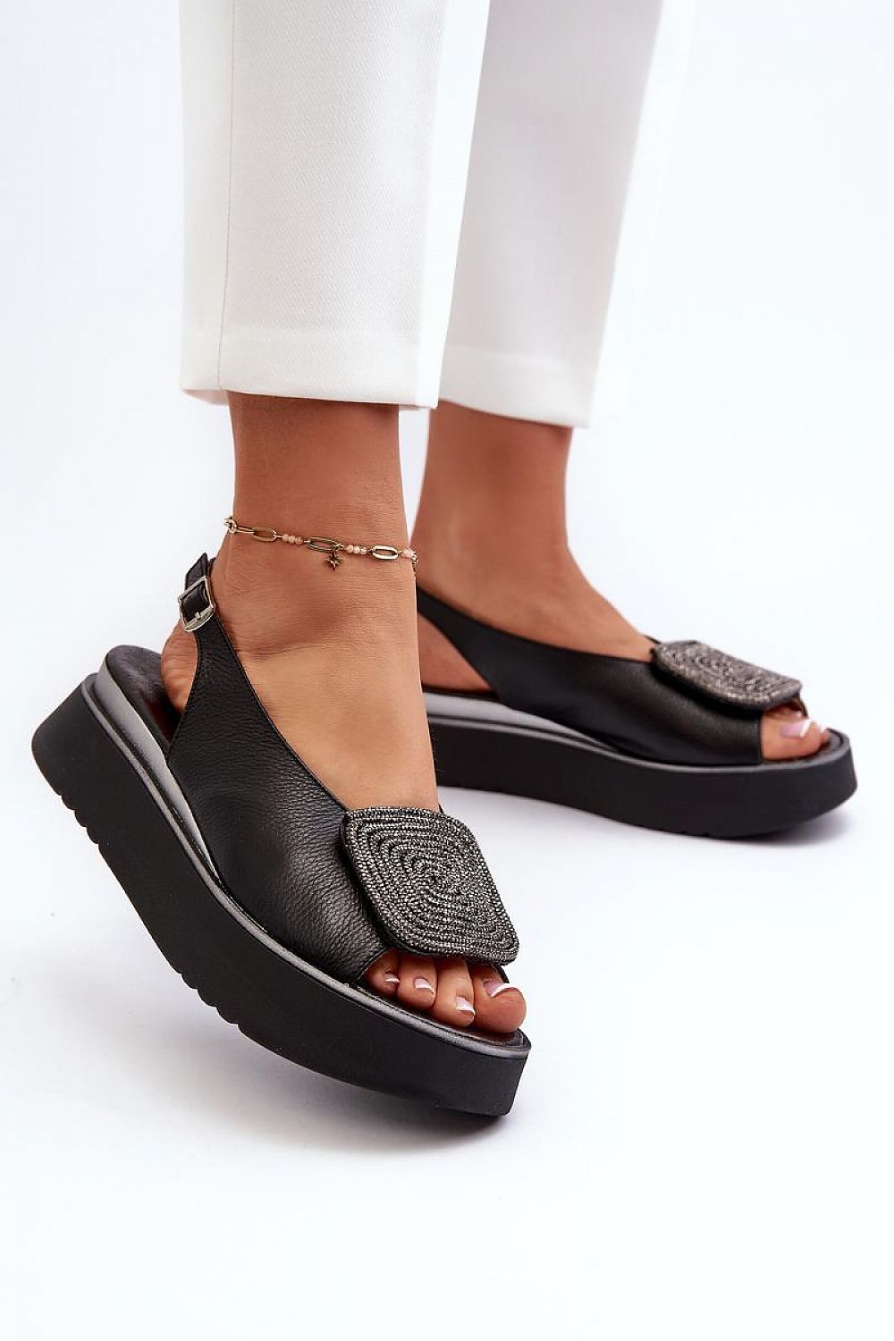 Chic adjustable strap sandals in natural leather from Step in Style, featuring a 3.5 cm platform for added comfort and stability, perfect for stylish outings.