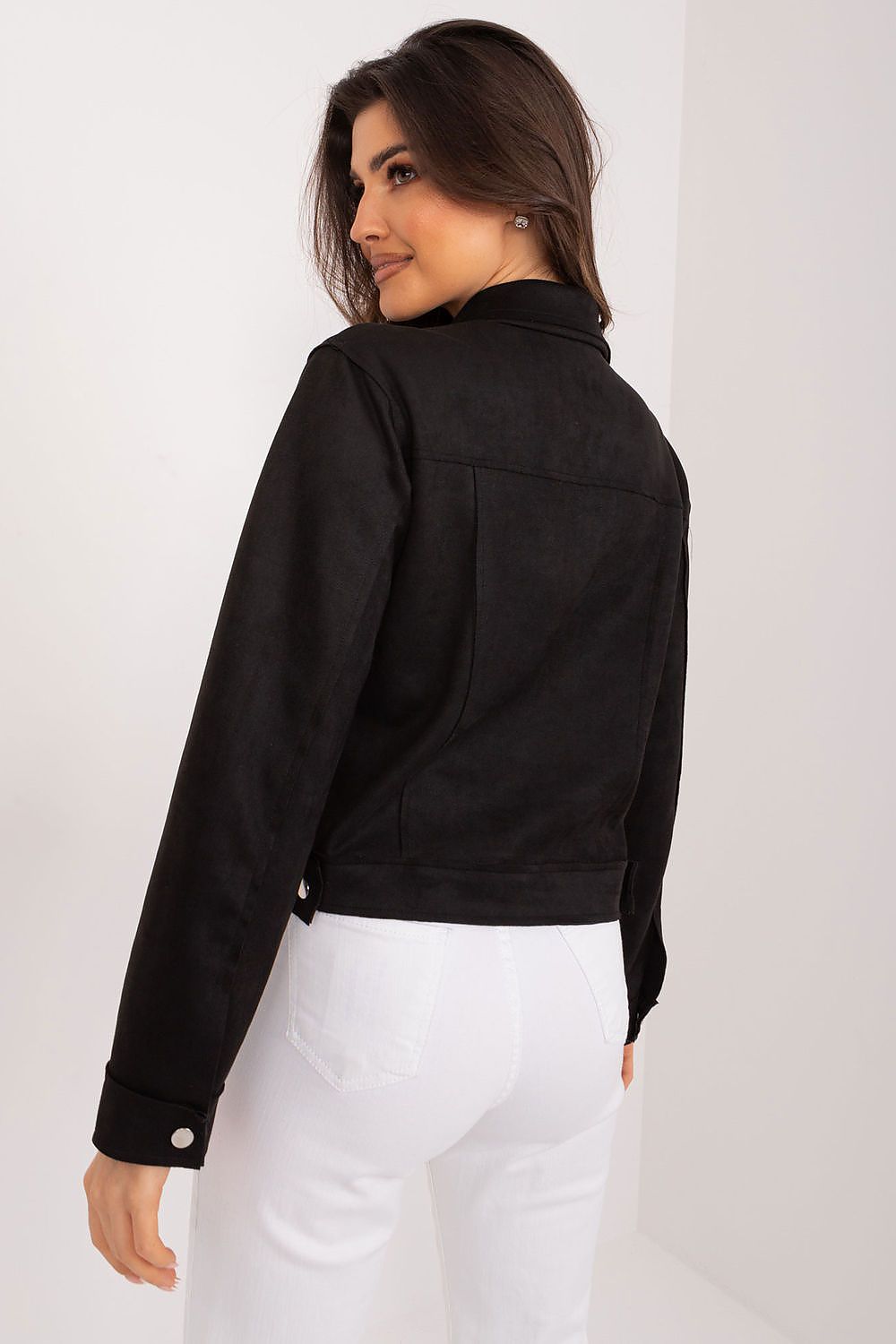 Badu Women's Lightweight Jacket in a fashionable fit, ideal for spring and summer, embodying luxurious casual style.