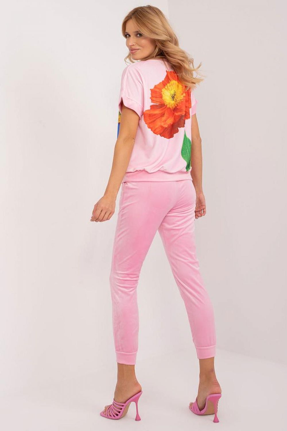 Detail of side slip pockets on Rue Paris velour pants, blending practicality with luxury for a perfect everyday outfit.