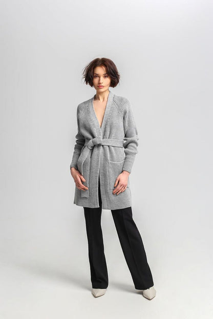 Chic MKM cardigan with functional pockets and a fashionable tie belt, made from a luxurious acrylic and wool mix, combining comfort and elegance.
