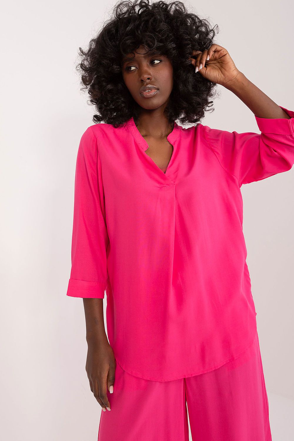 Versatile styling options for the Sublevel Viscose blouse, elegantly paired with trousers and a chic belt for a sophisticated outfit.