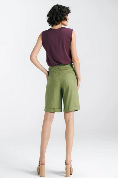 Chic and versatile cuffed hem shorts for women from Nife, designed for comfort and elegance with classic pocket detailing.