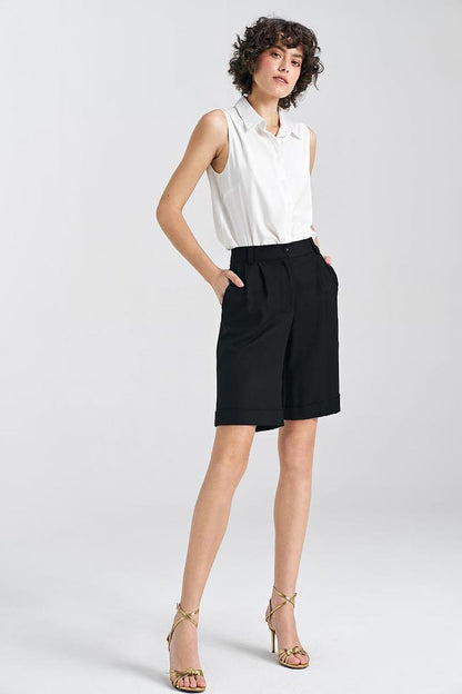 Luxurious mid-rise shorts by Nife for women, combining fashion and functionality with a sleek design, perfect for both casual and formal summer occasions.