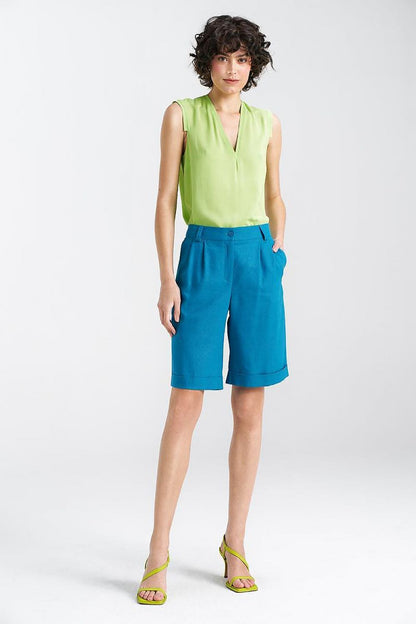 Nife elegant mid-rise shorts for women in a luxurious blend of viscose, linen, and cotton, featuring cuffed hem and stylish pockets.