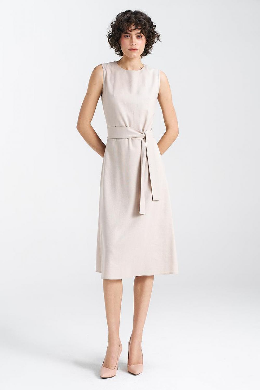 Elegant Women's Sleeveless Midi Daydress by Nife featuring a luxurious viscose, linen, and cotton blend, perfect for summer occasions.