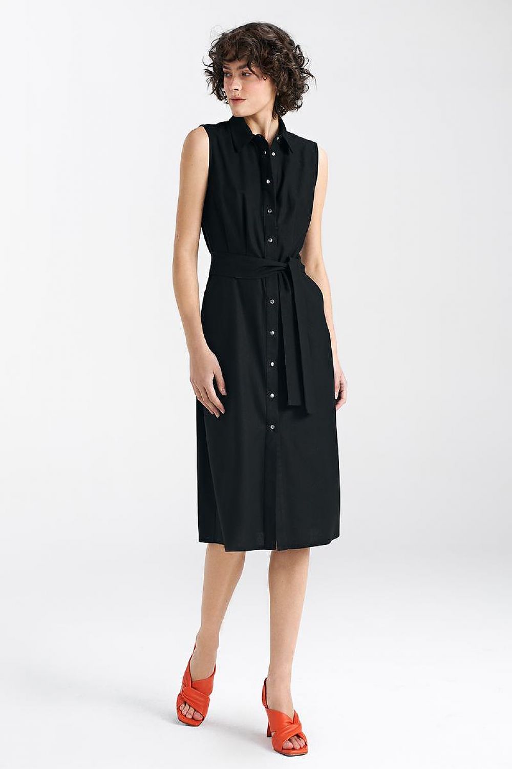 Elegant midi shirt dress by Nife, crafted from a luxurious blend of viscose, linen, and cotton with a stylish belt and functional pockets.