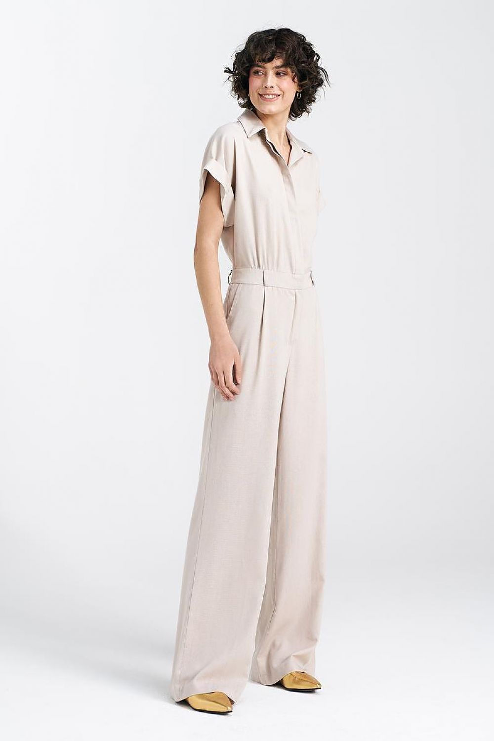 Elegant regular-cut jumpsuit by Nife in a luxurious viscose linen cotton blend featuring a V-neckline and wide legs, perfect for sophisticated occasions.