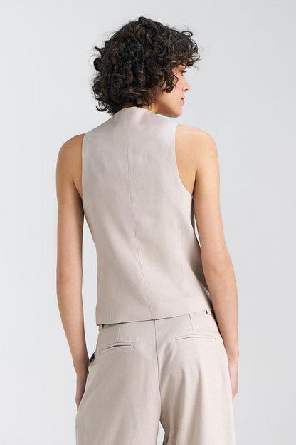 Detailed view of the luxurious lining of Nife's classic cut gilet vest, highlighting comfort and elegance in design.