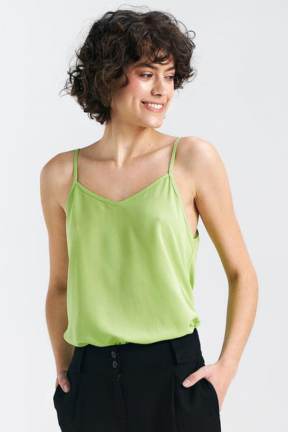 Versatile regular-fit viscose t-shirt from Nife, perfect as a base layer or standalone piece for any elegant outfit.