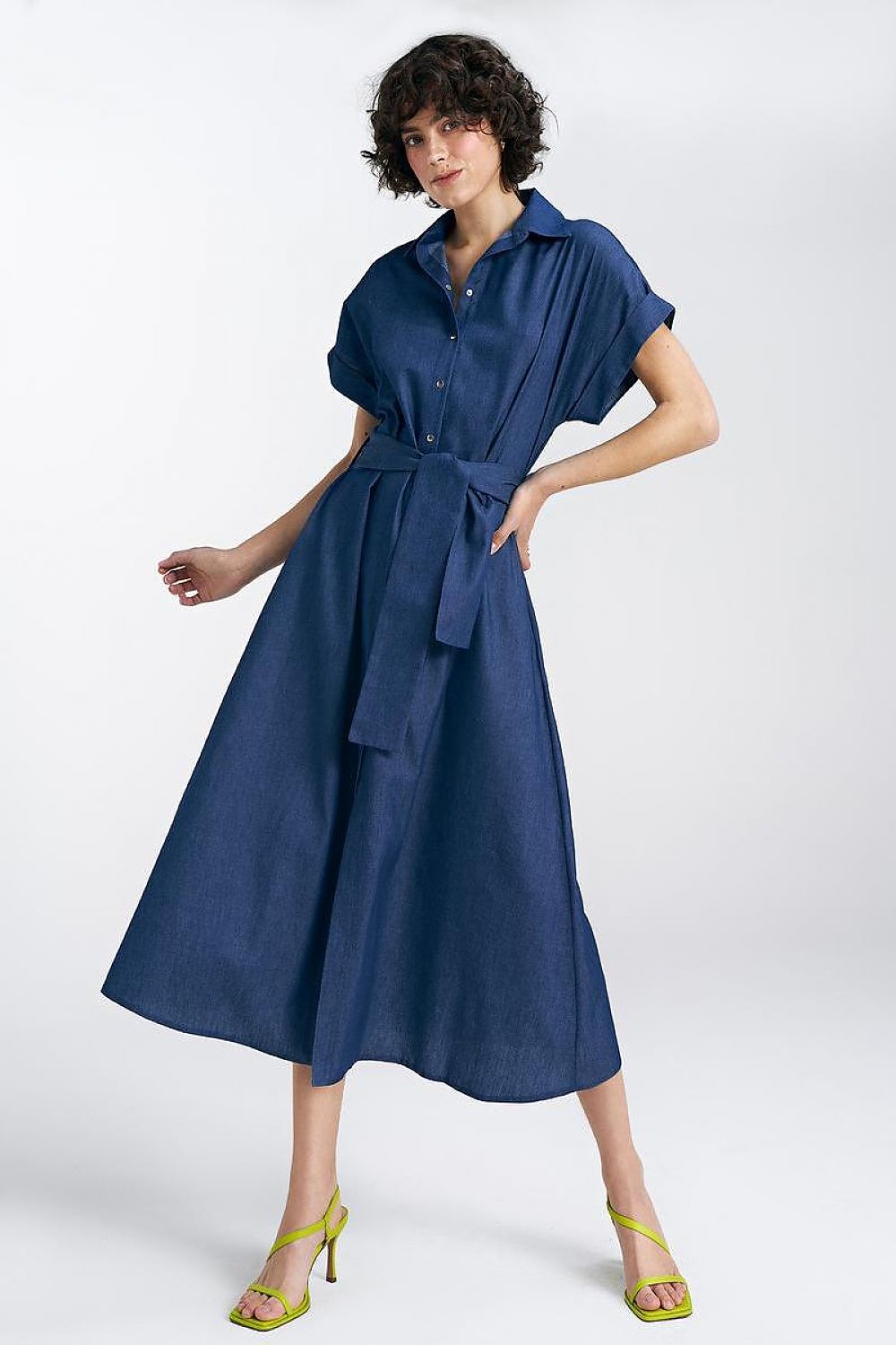 Close-up of the tie belt feature on the Nife Cotton Midi Daydress, accentuating the waist for an elegant silhouette.
