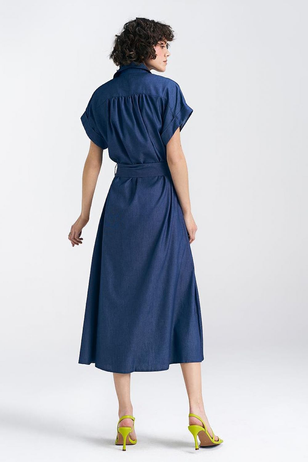 The relaxed fit of the Nife Cotton Midi Daydress in breathable cotton, ideal for stylish summer comfort.