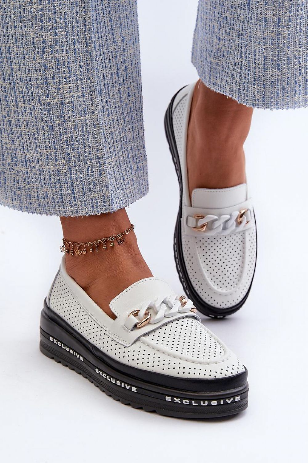 Step in Style's sophisticated women's loafers made of premium leather, complete with an eye-catching chain detail on a comfortable platform.