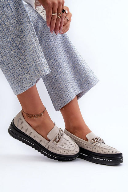 Step in Style's fashionable women's loafers in genuine leather, designed with stylish chain accents and a cushioned platform for elegant comfort.