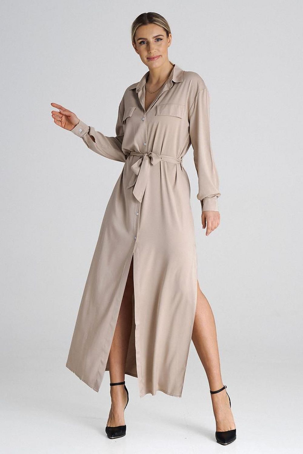 Chic Figl Maxi shirt dress without pockets, highlighting side slits for a graceful silhouette, perfect for upscale occasions.