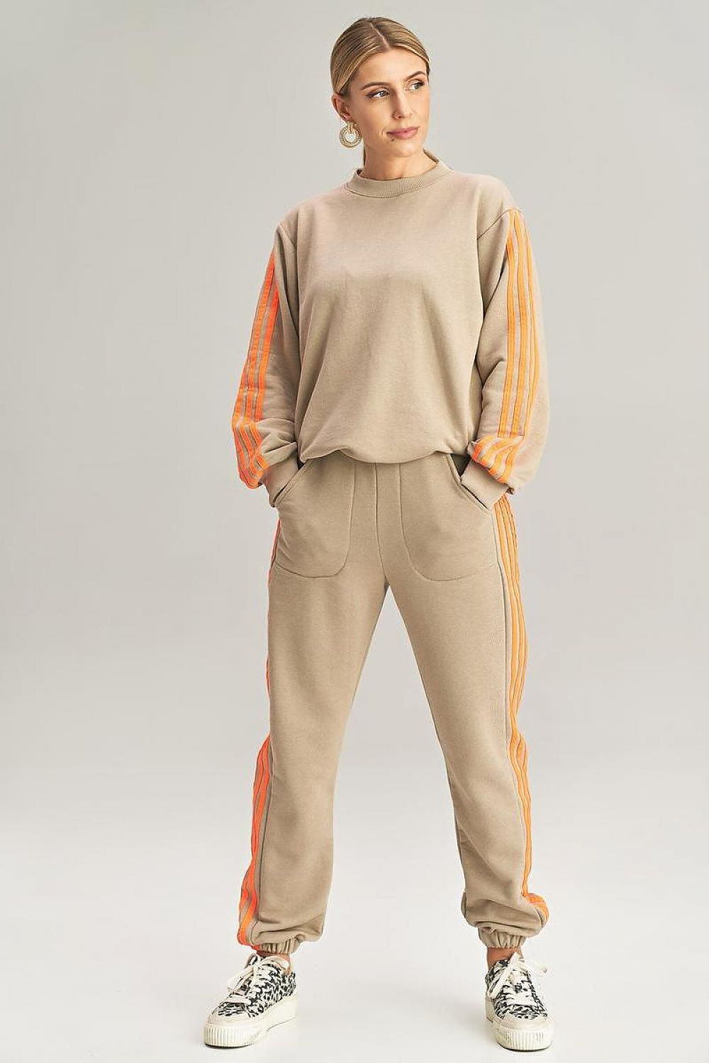 Luxurious Figl tracksuit set in a one size fits all design, crafted from high-quality cotton and spandex for ultimate comfort and elegance.