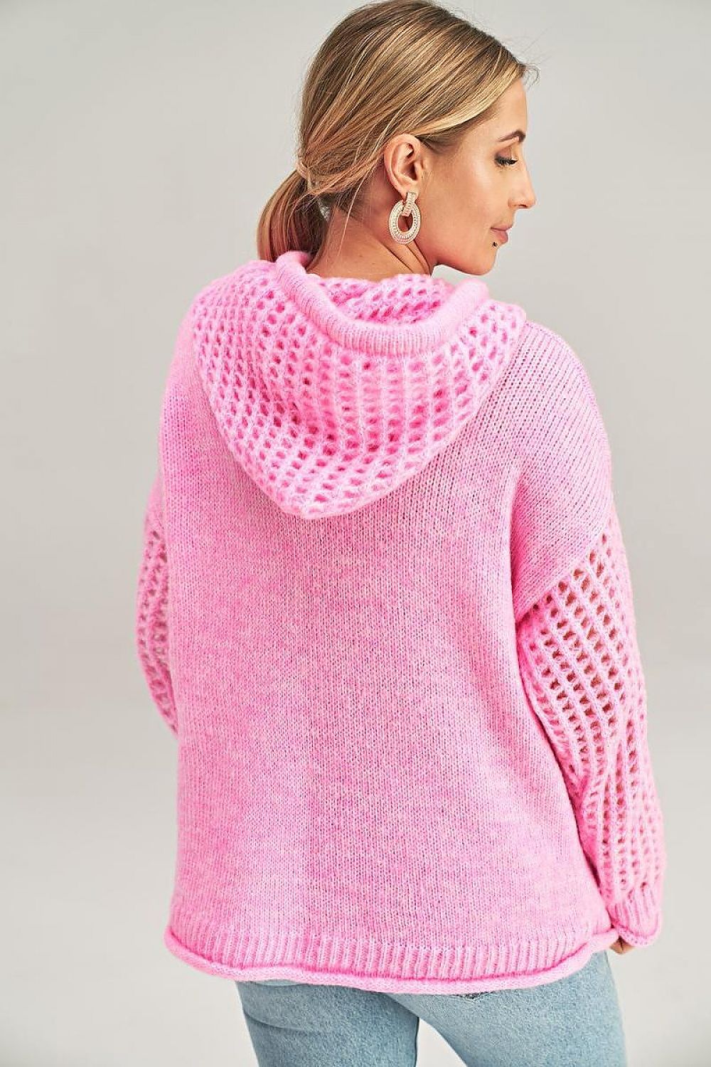 Back view of the upscale long-sleeved hooded jumper by Figl, highlighting its chic and contemporary silhouette.
