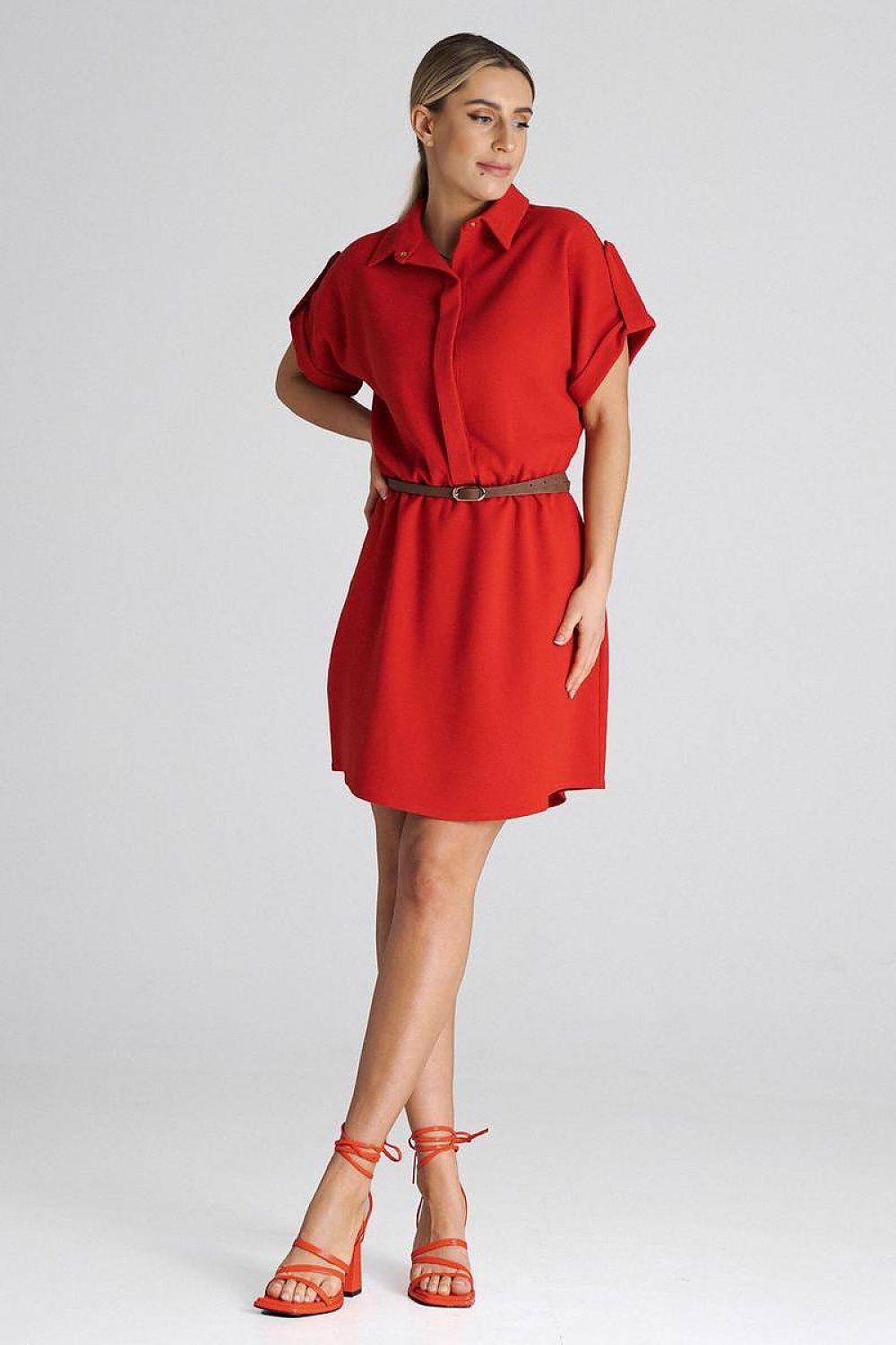 Figl daydress styled for any occasion, highlighting its versatility and elegance with side seam pockets.