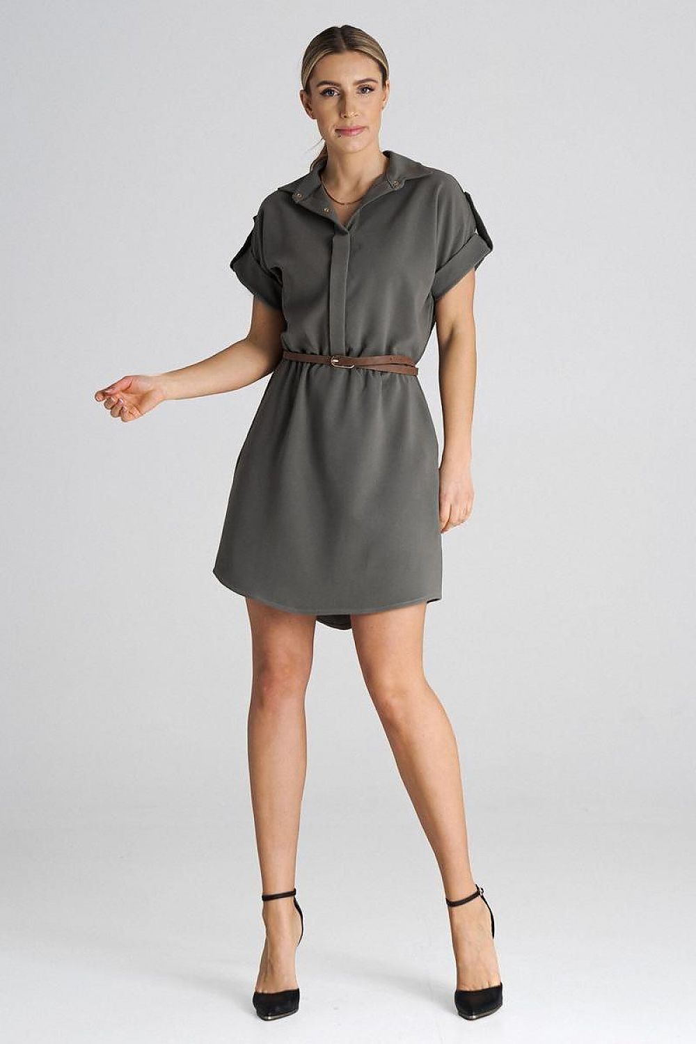 Elegant Figl Daydress in light fabric with a stylish collar, perfect for all occasions.