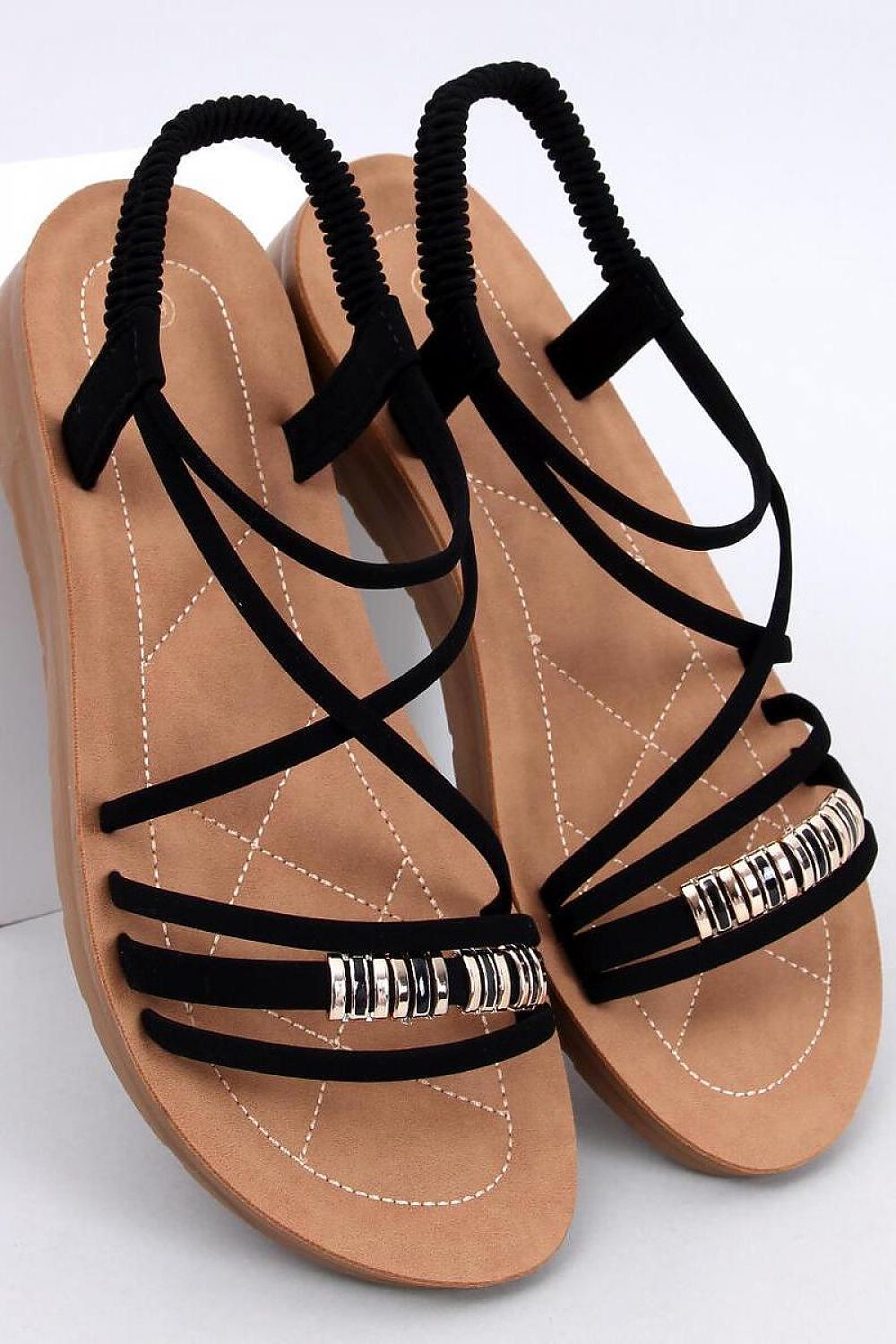 Elegant women's sandals by Inello featuring a subtle 2.5cm heel, luxurious gold details, and stylish crisscross straps, perfect for sophisticated summer styles.