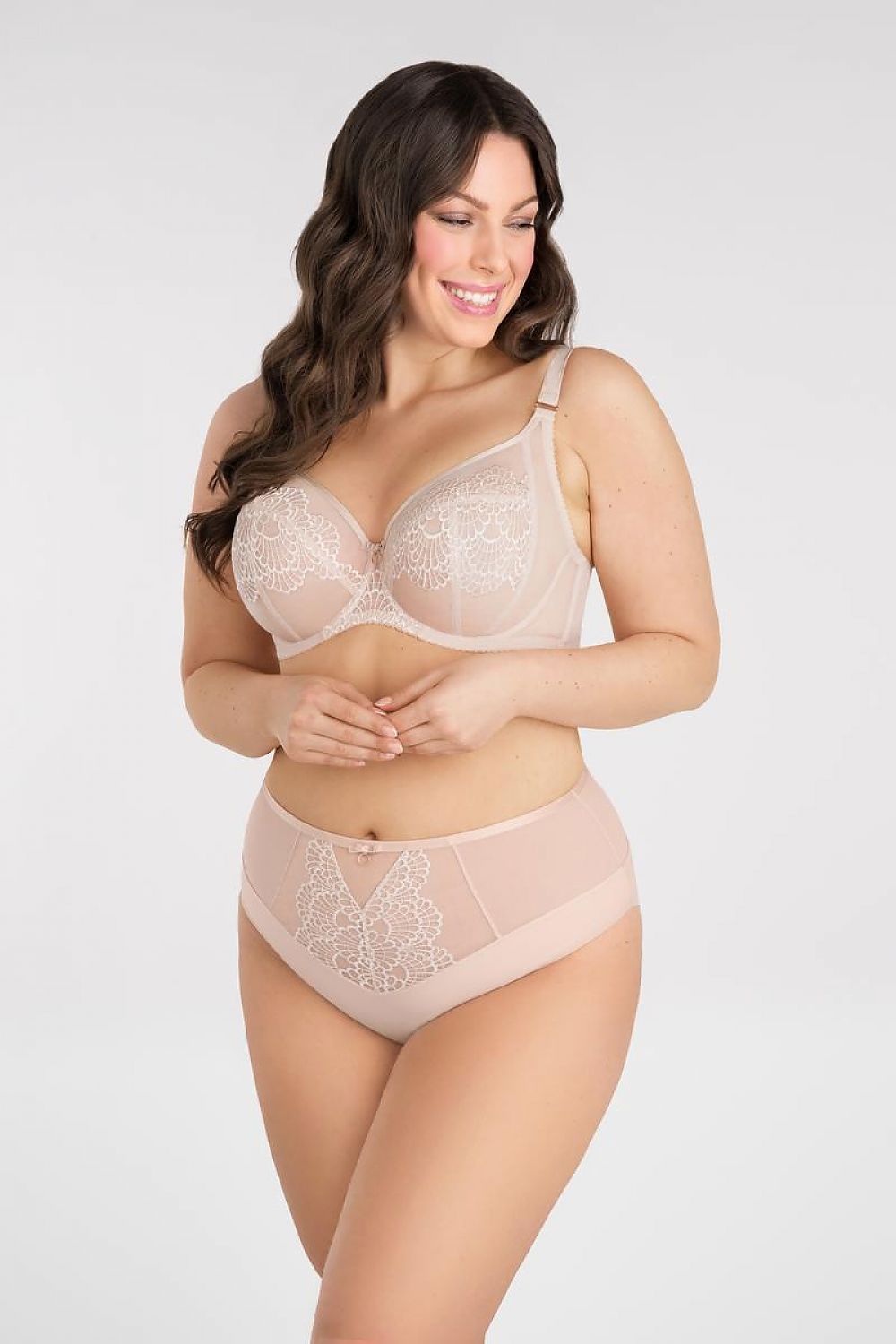 Luxurious soft bra in delicate fabric by Gorsenia, perfectly contoured for larger busts, featuring adjustable straps for a tailored fit and exceptional all-day comfort.