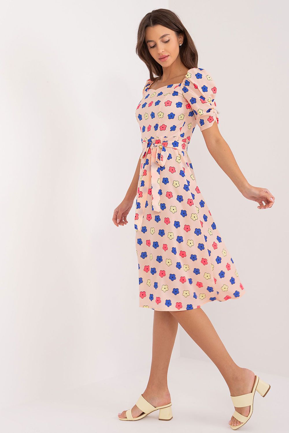 Elegant summer dress by Lakerta with a chic sweetheart neckline and stunning floral patterns, ideal for warm occasions.