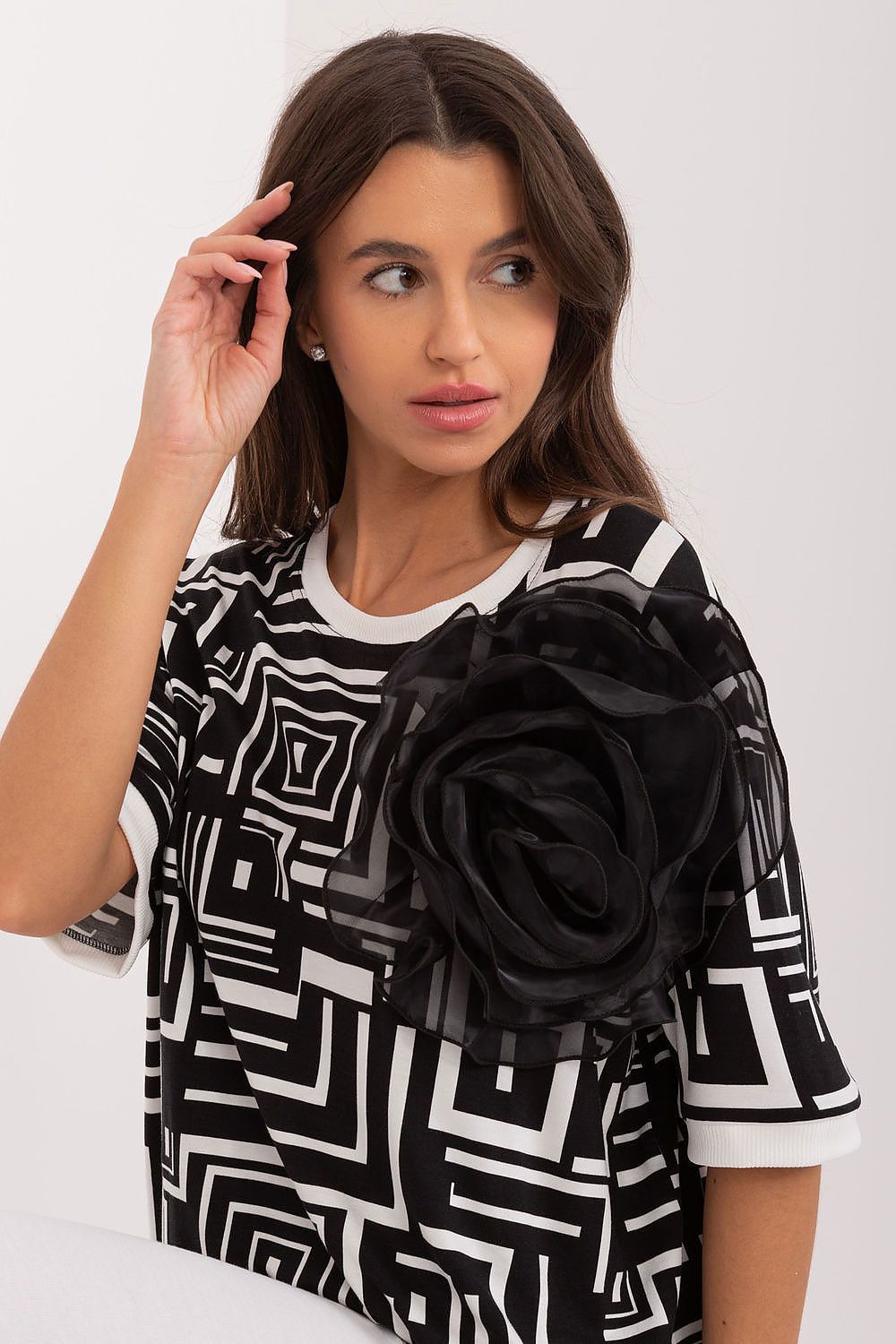 Elegant viscose blouse by Lakerta featuring a modern geometric pattern and a stylish fabric flower brooch, perfect for fashionable women seeking comfort and style.