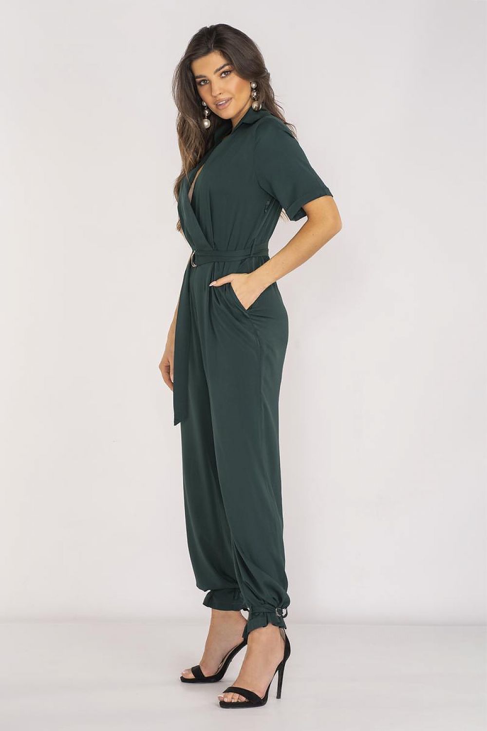 Chic Awama jumpsuit with adjustable long legs and short sleeves, perfect for a sophisticated look, made from soft and comfortable materials for ultimate luxury.