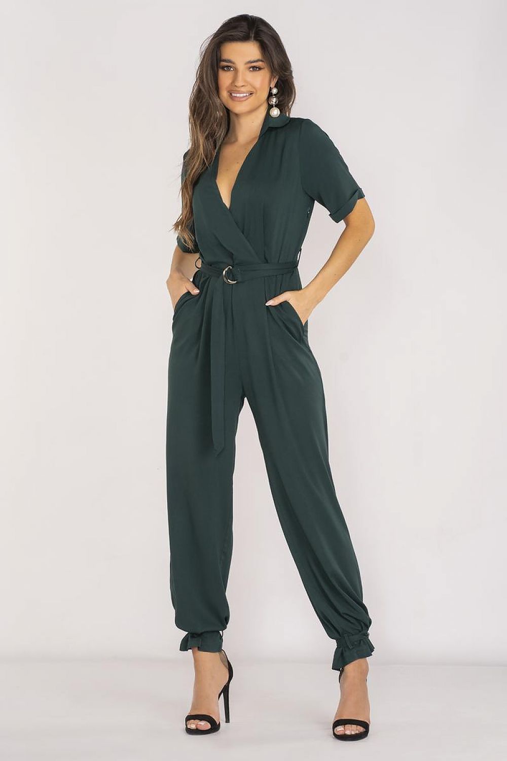 Luxurious Awama jumpsuit with an adjustable elastic waist for a comfortable, flattering fit, perfect for casual outings.