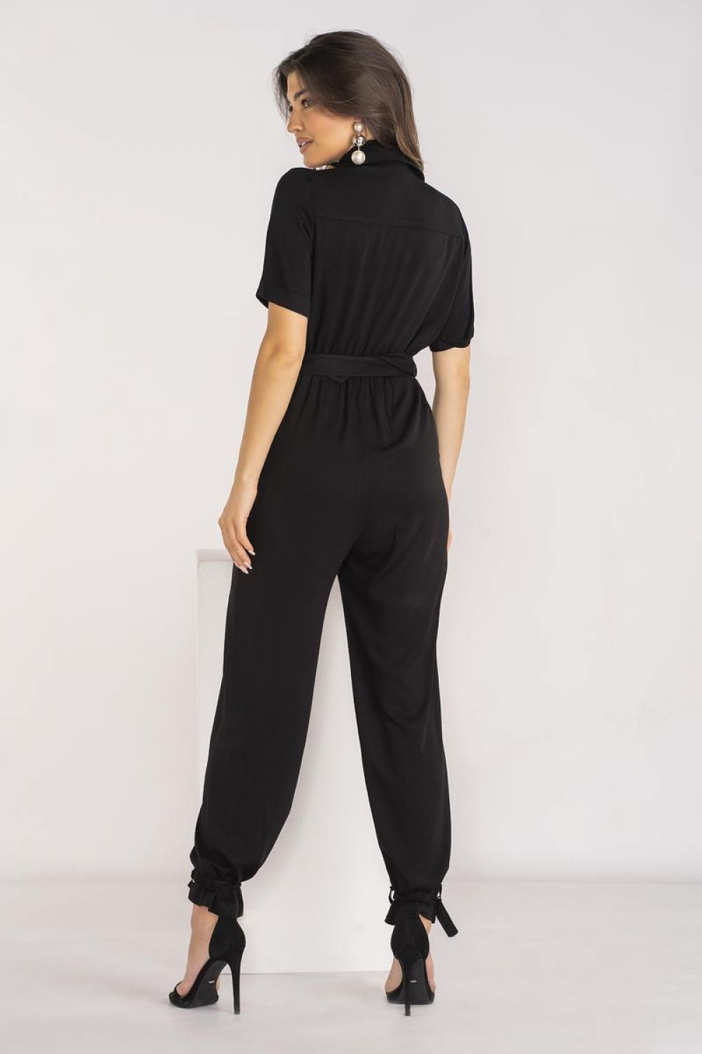 Upscale Awama jumpsuit made from high-quality materials, combining elegance and functionality for modern wardrobes.