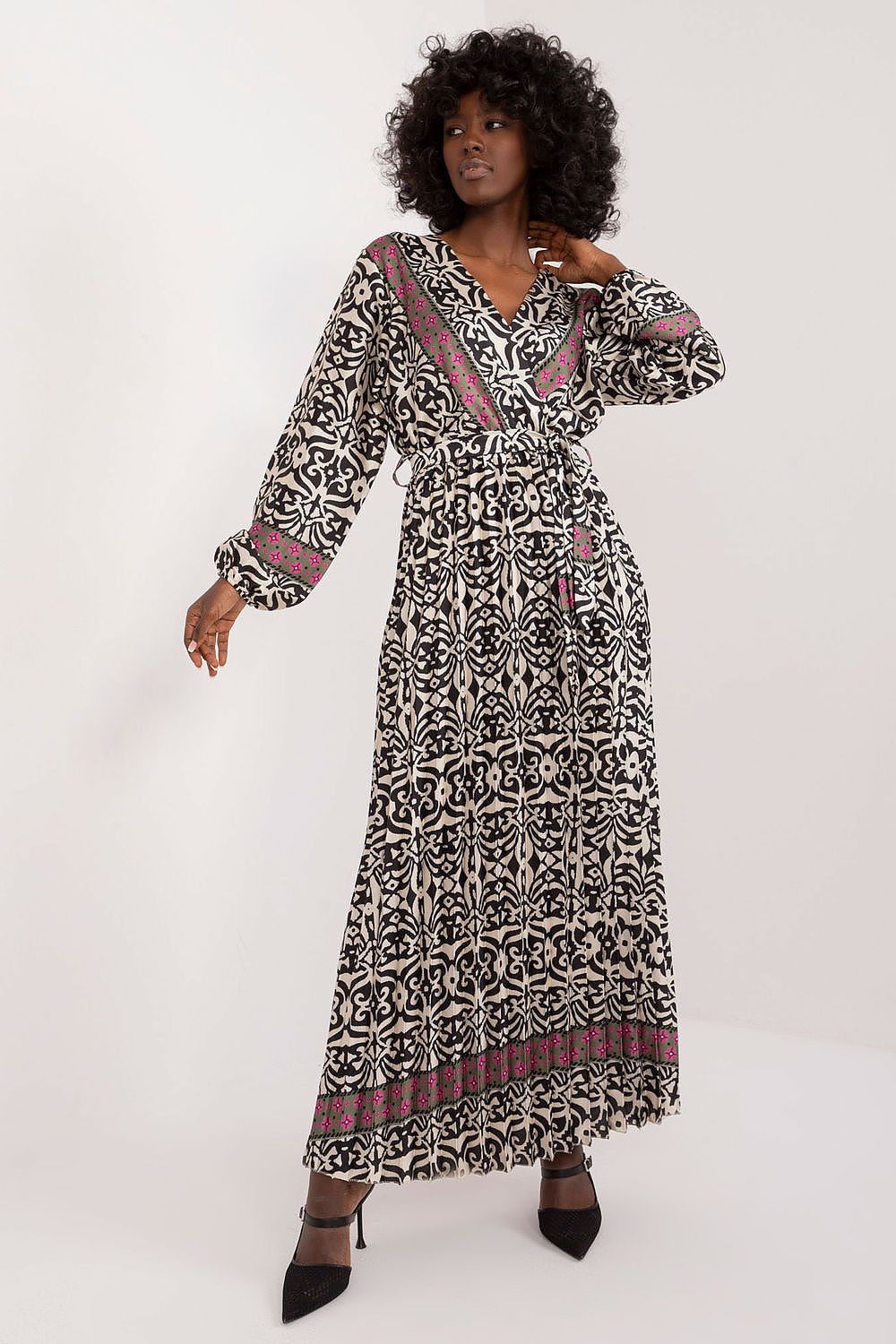 Elegant maxi dress with colorful print and tie belt from Italy Moda, showcasing an envelope neckline and sophisticated flared cut, perfect for both casual and formal occasions.