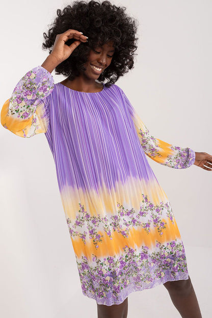 Chic round neckline detail of the Italy Moda colourful print dress, designed for a stylish yet comfortable fit.