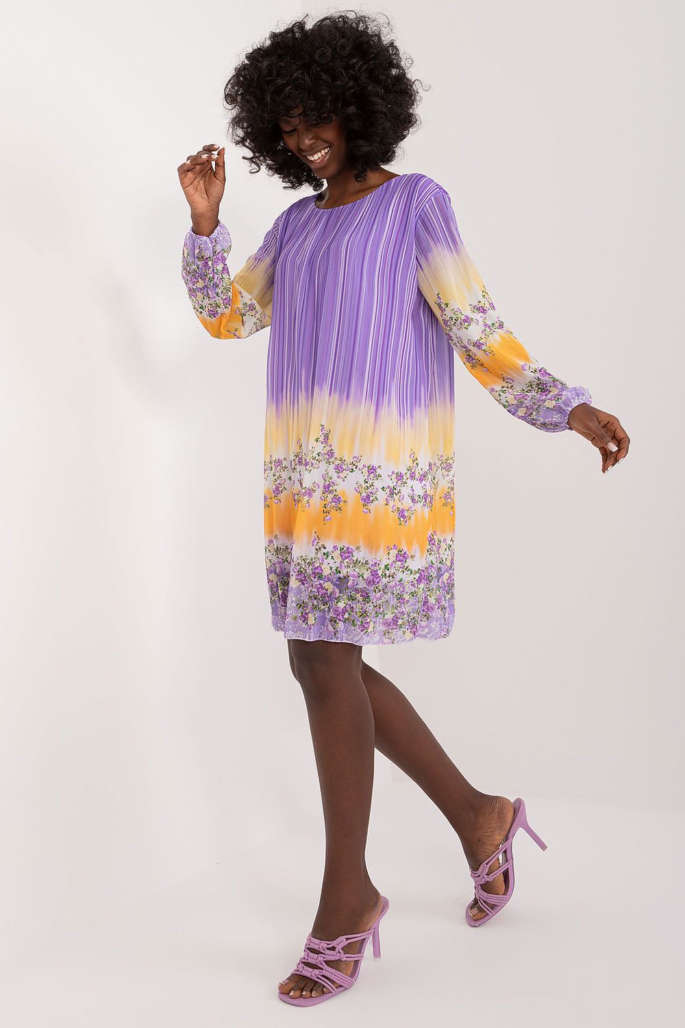 Complete look of Italy Moda's stunning colourful daydress with long sleeves, ideal for adding a touch of elegance to your wardrobe.