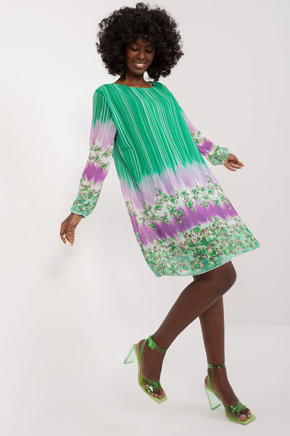 Elegant round neckline and vibrant print of Italy Moda's long-sleeved daydress, suitable for chic casual outings.