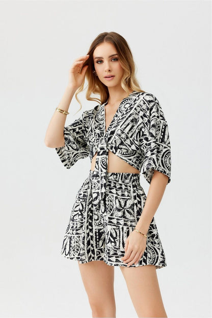 Luxurious Vera High-Waisted Shorts by Roco Fashion showcasing a flattering fit and breathable fabric, ideal for sophisticated summer outings.