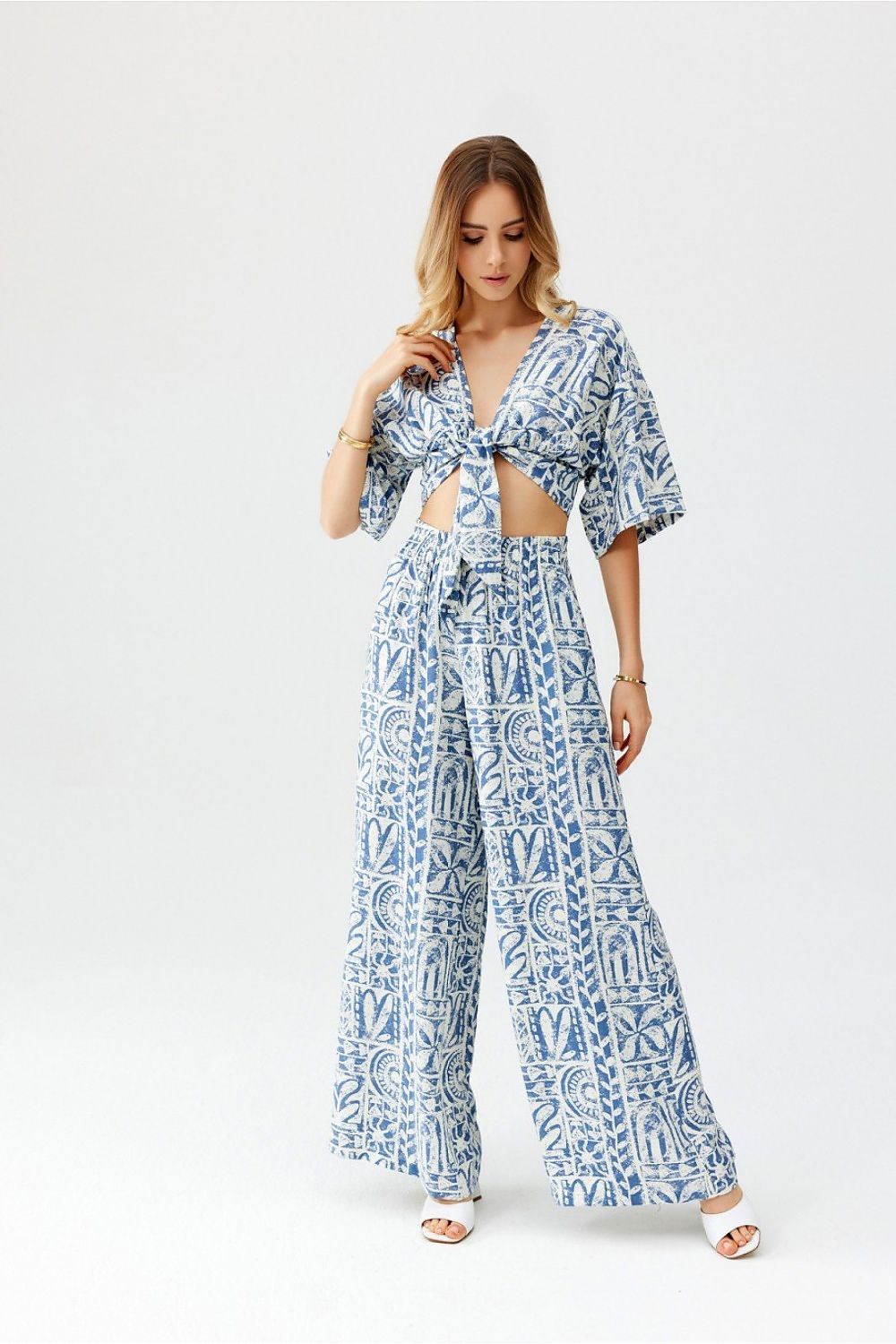 Chic Roco Fashion Ester High-Waisted Wide-Leg Pants with open side pockets, perfect for sophisticated casual wear and elegant occasions.