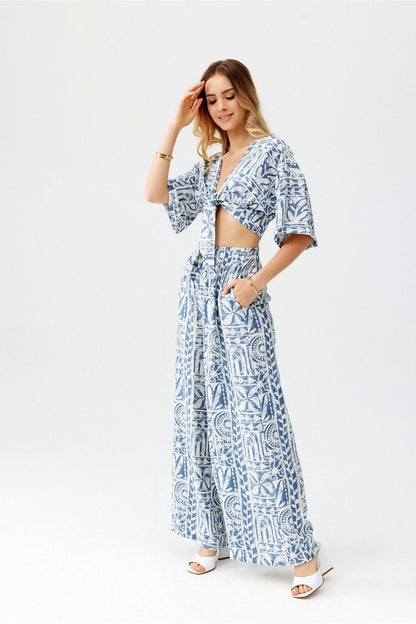 Comfortable and fashionable Ester High-Waisted Pants by Roco Fashion in a luxurious design, suitable for office outings and leisurely walks.