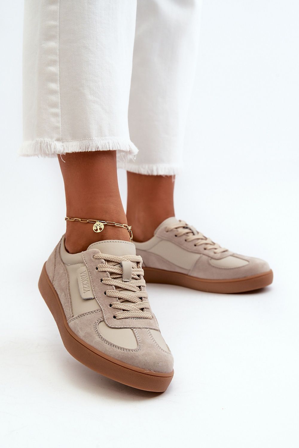 Vinceza Women's low-top sneakers in natural leather and suede, showcasing a luxurious design for stylish everyday comfort by Step in style.