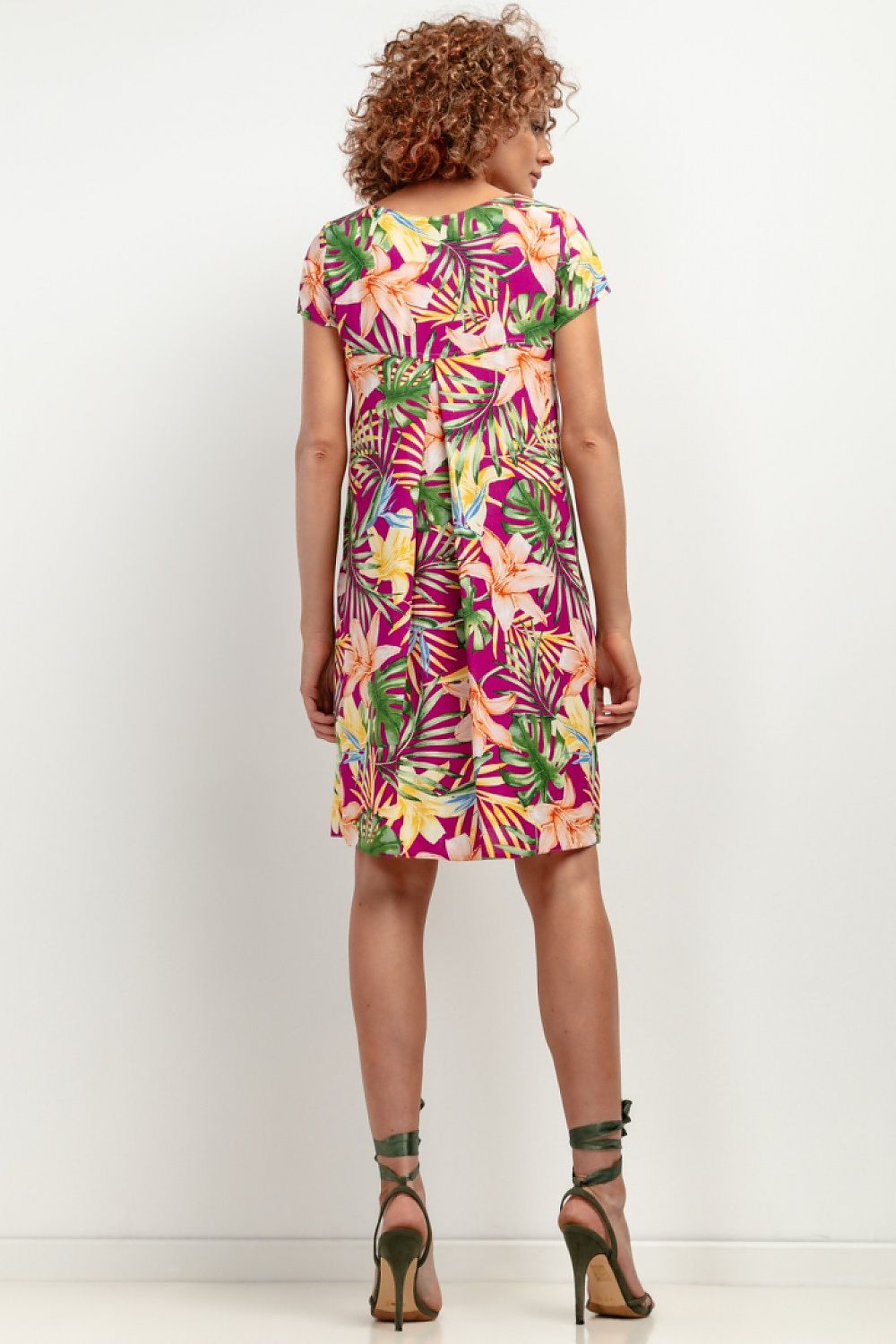 Chic patterned dress by Tessita, crafted from high-quality viscose, ideal for adding sophistication to any wardrobe.