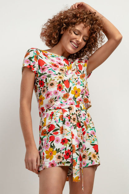 Tessita T408 viscose patterned blouse styled elegantly against a light backdrop, showcasing its summer charm and luxurious fabric.